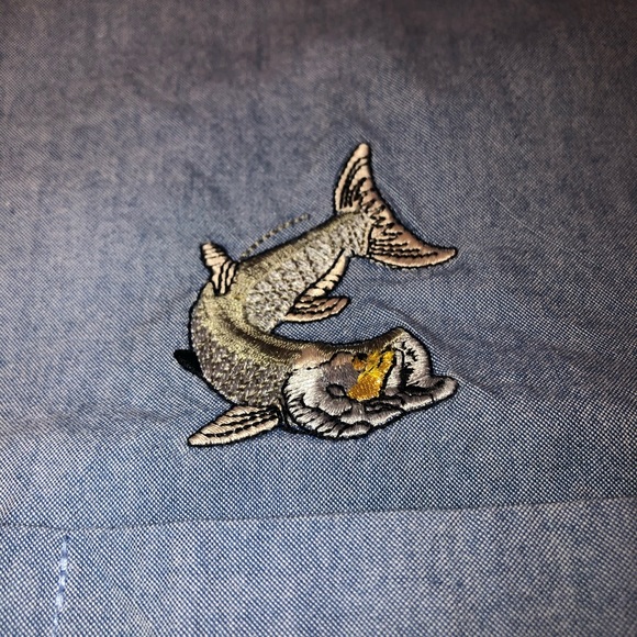 Men's Reel Legends Small Fish Short Sleeve Denim Button Up Shirt Size Medium - Picture 3 of 5